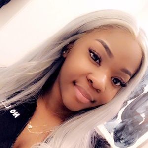 Meet your Posher, Denise